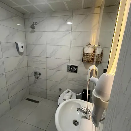 מלון Emirtimes Kadikoey 3*